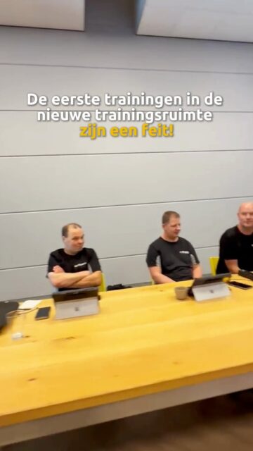 De eerste trainingen in onze nieuwe trainingsruimte zijn van start! 🔥

Vorige week zijn vanuit de WIESHEU-fabriek drie verschillende typen ovens naar onze locatie gebracht. Een mooi moment, want zo kunnen onze monteurs direct in onze eigen trainingsruimte aan de slag met de nieuwste technieken.

Tijdens de trainingen worden bestaande kennis en belangrijke updates opgefrist én maken onze monteurs kennis met de nieuwste typen ovens. Zo blijven we onze technische kennis continu ontwikkelen en zijn we goed voorbereid op de apparatuur die we steeds vaker in het werkveld tegenkomen.

Precies waarvoor we deze trainingsruimte hebben ingericht: samen leren, kennis delen en blijven ontwikkelen. 💪